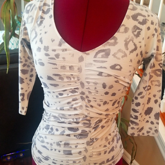 New Animal print ruched top - Picture 1 of 8